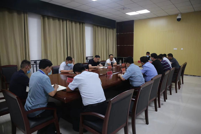 縣委副書記栗團(tuán)結(jié)主持召開疫情防控社會面管控研判會議