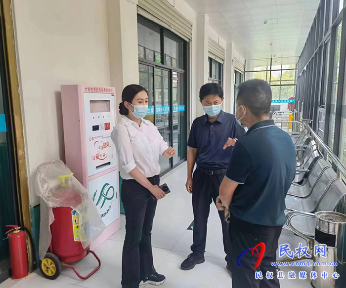 副縣長朱琳會同市人民醫(yī)院專家組深入隔離點、醫(yī)療單位指導工作