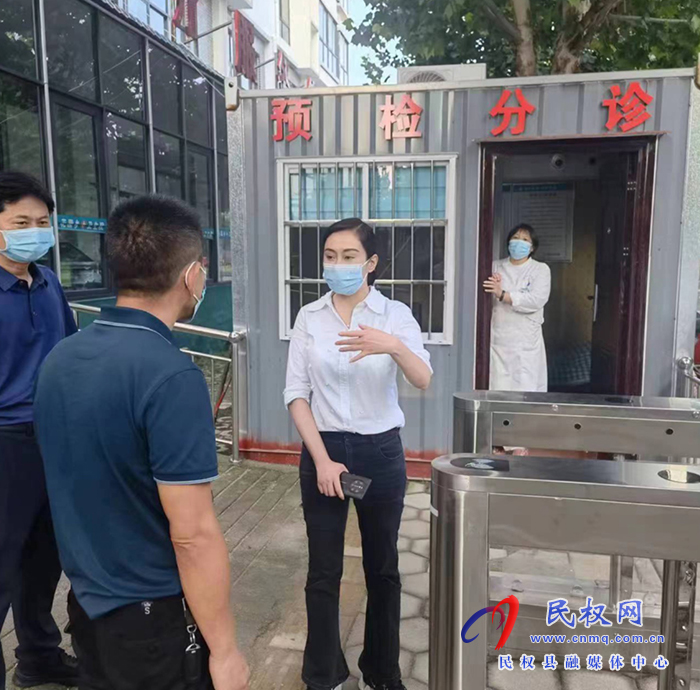 副縣長朱琳會同市人民醫(yī)院專家組深入隔離點、醫(yī)療單位指導工作