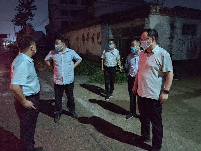 縣領(lǐng)導(dǎo)栗團(tuán)結(jié)、周明河、李衛(wèi)政帶隊(duì)督導(dǎo)社會(huì)管控工作