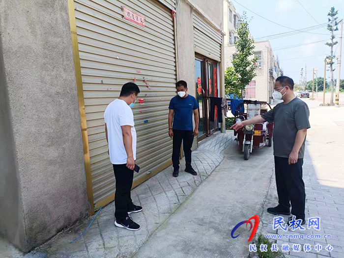 縣委常委、常務(wù)副縣長王景義在北關(guān)鎮(zhèn)查看疫情防控工作
