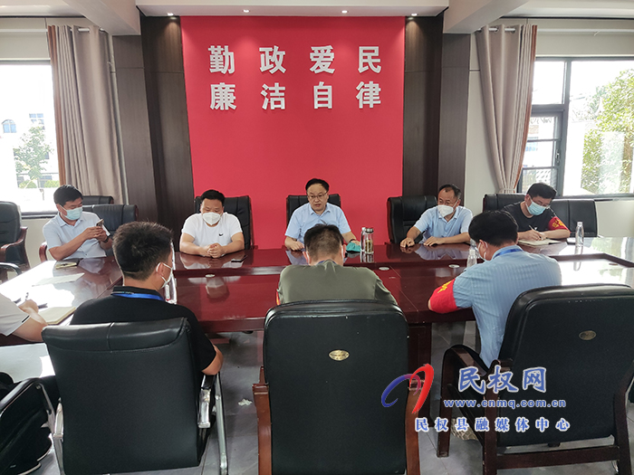 縣委副書記栗團(tuán)結(jié)暗訪老城區(qū)社會面管控工作