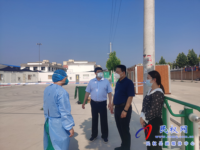 縣委常委、組織部長王義彬到程莊鎮(zhèn)移動方艙查看核酸樣本檢測情況