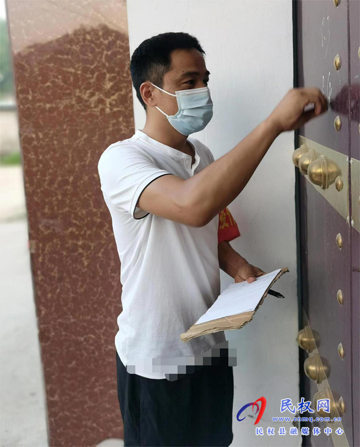 人和鎮(zhèn)教師志愿者堅守社區(qū)（村委）抗疫一線  立德樹人從自身做起本輪疫情以來，經(jīng)過廣大醫(yī)護人員、社區(qū)工作者和