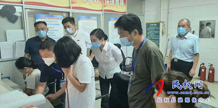 副縣長朱琳檢查督導醫(yī)療救治工作