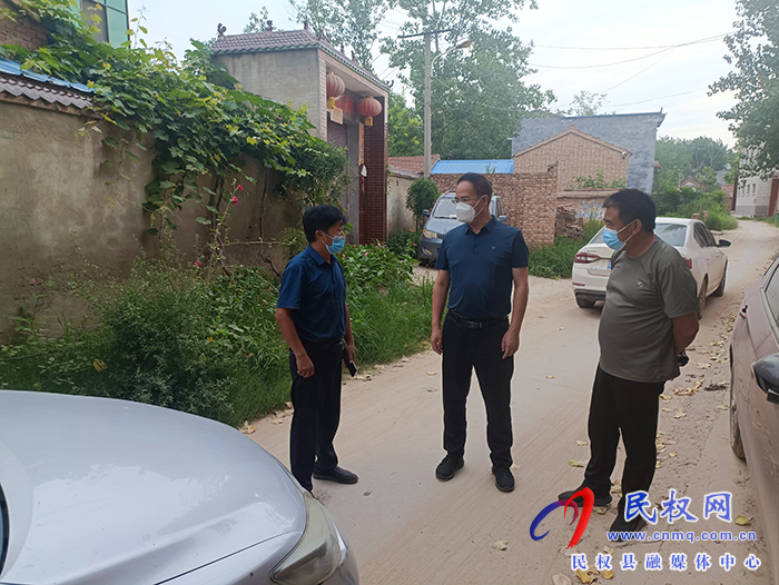 縣委常委、常務(wù)副縣長(zhǎng)王景義到北關(guān)鎮(zhèn)移動(dòng)方艙核酸檢測(cè)點(diǎn)查看樣本運(yùn)送、收集、存儲(chǔ)和檢測(cè)情況