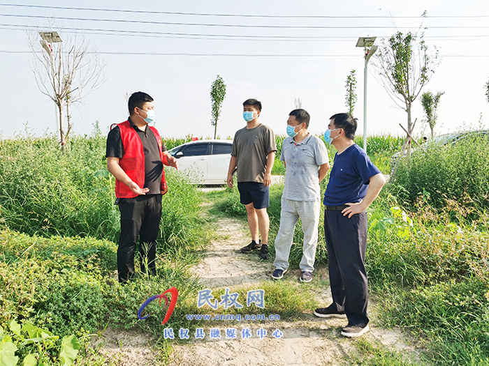 縣領(lǐng)導(dǎo)李新軍、馬德偉到花園鄉(xiāng)調(diào)研農(nóng)業(yè)復(fù)產(chǎn)和疫情防控工作