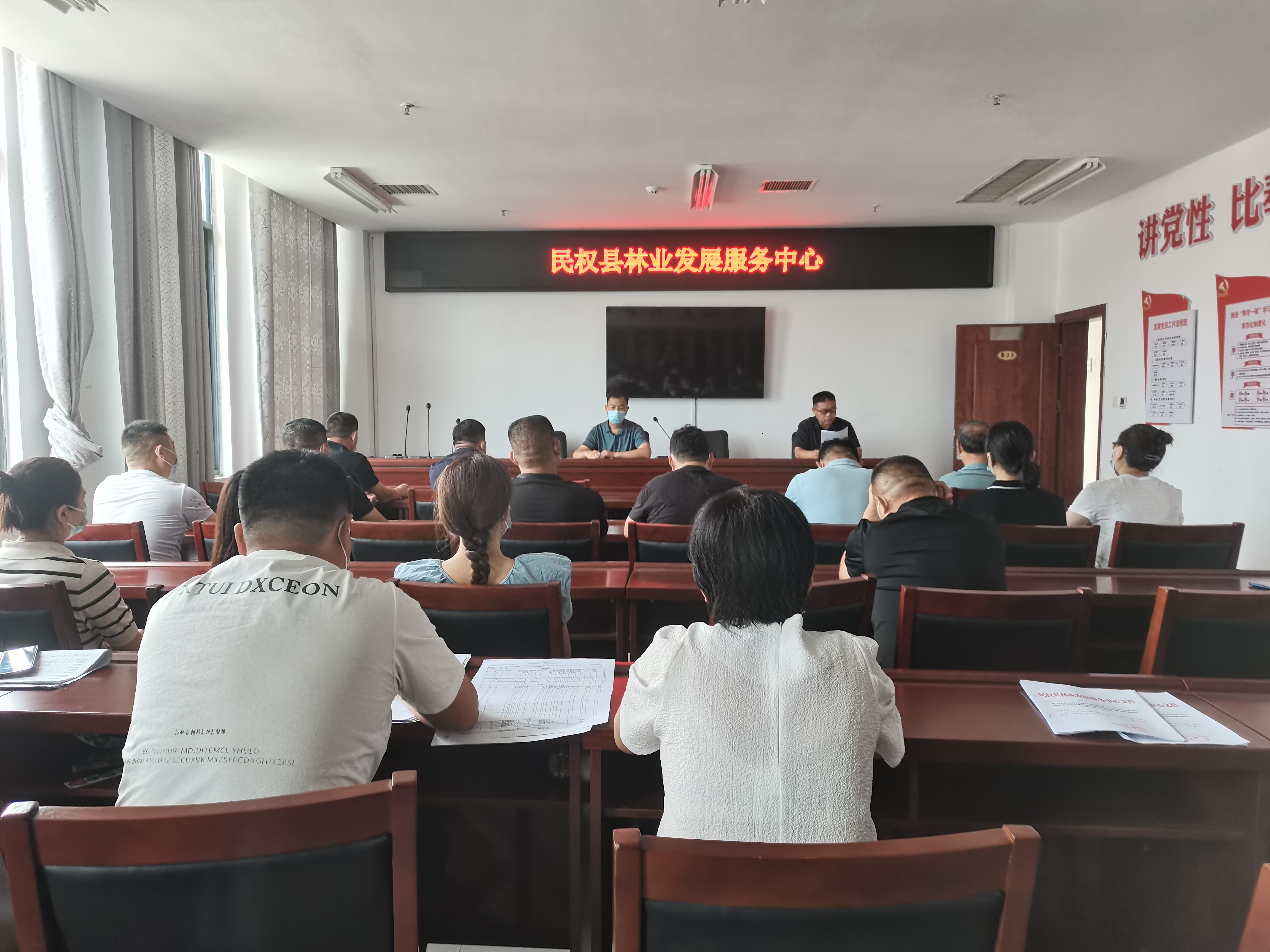 縣林業(yè)發(fā)展服務(wù)中心組織全體人員召開“大反思、大排查、大整改、大培訓(xùn)”疫情復(fù)盤總結(jié)活動(dòng)動(dòng)員部署會(huì)