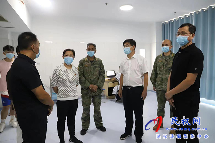 縣委書記、人武部黨委第一書記張團(tuán)結(jié)檢查指導(dǎo)2022年征兵體檢工作