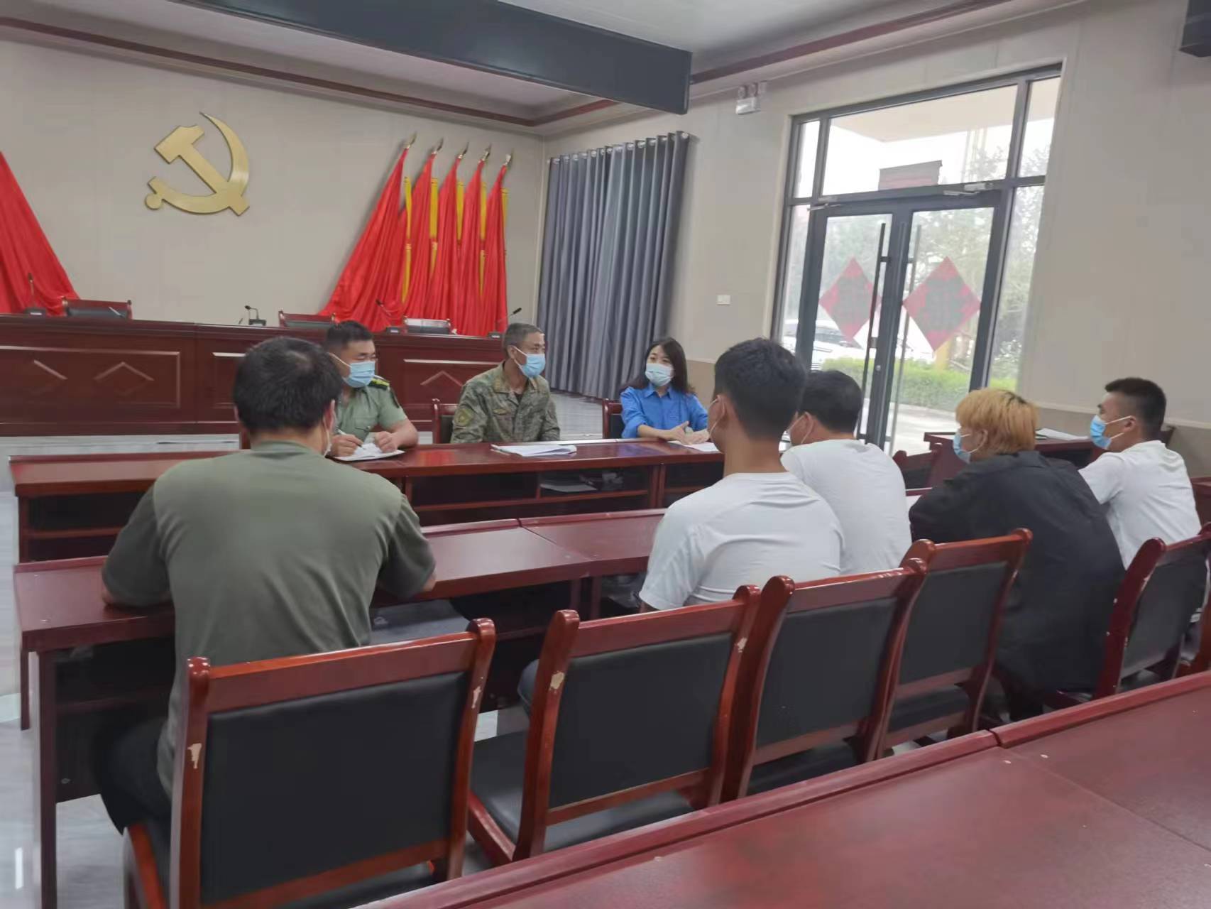 縣委常委、武裝部長(zhǎng)熊四香到雙塔鎮(zhèn)調(diào)研大學(xué)生征兵報(bào)名情況