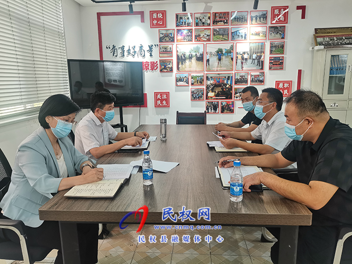 縣委常委、政法委書記陳鴻志到龍?zhí)伶?zhèn)召開信訪維穩(wěn)工作座談會(huì)