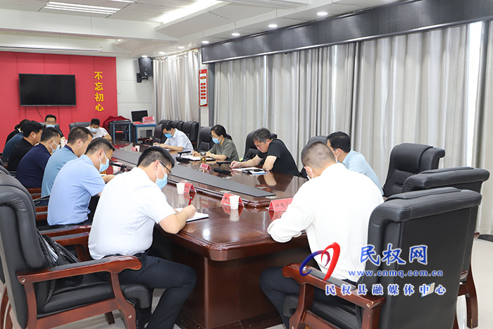 縣委副書記、縣長(zhǎng)王靜嫻早餐會(huì)查看“飛線”治理工作