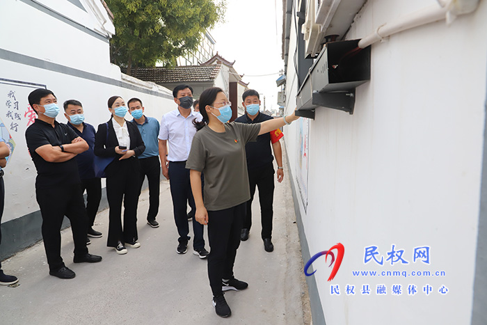縣委副書記、縣長(zhǎng)王靜嫻早餐會(huì)查看“飛線”治理工作