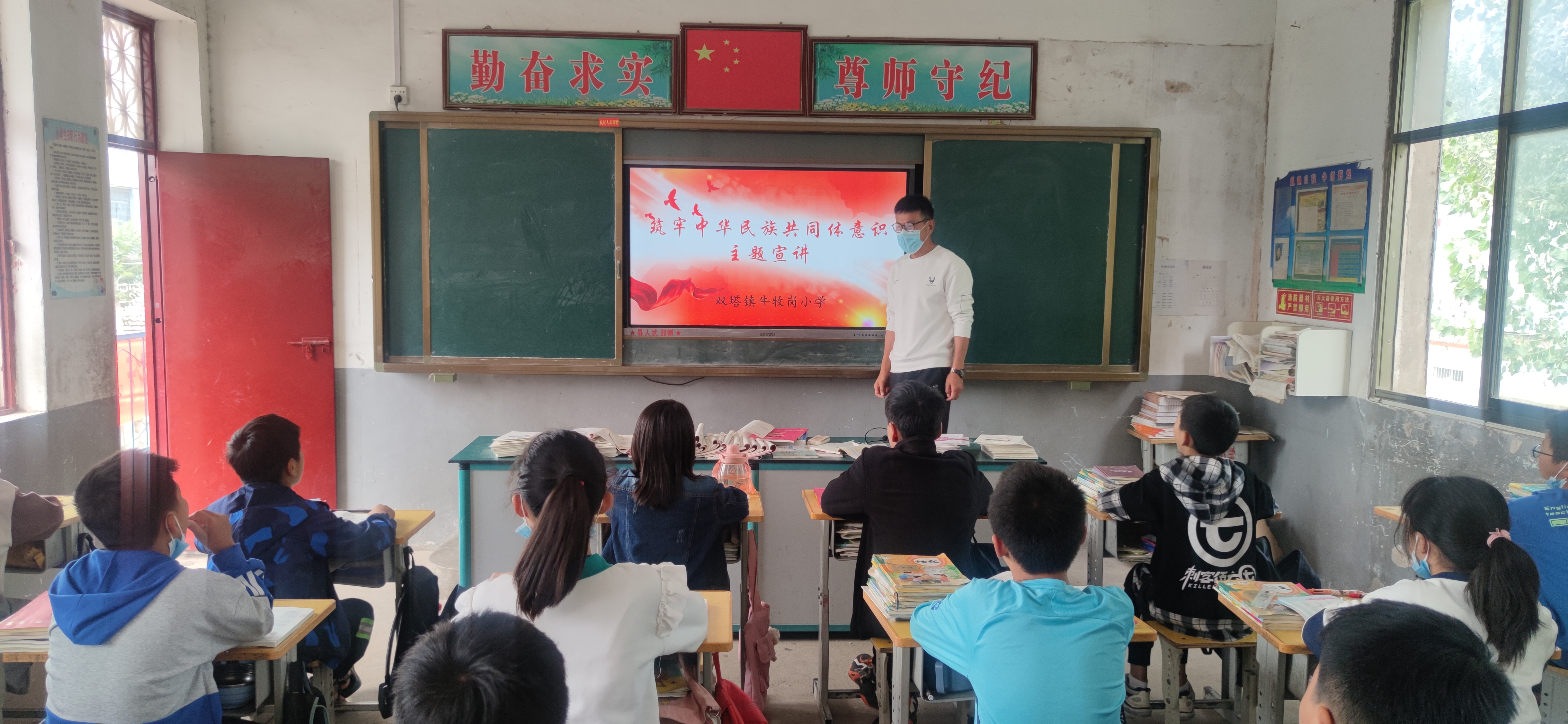 雙塔鎮(zhèn)各學(xué)校開展“鑄牢中華民族共同體意識”主題教育活動