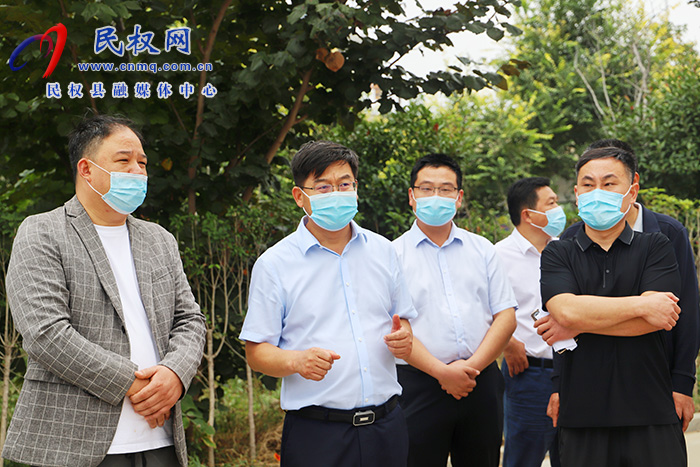 縣委書(shū)記張團(tuán)結(jié)調(diào)研我縣全國(guó)文明城市創(chuàng)建工作