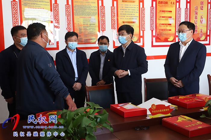 縣委書記張團結(jié)調(diào)研鞏固脫貧攻堅成果及“五星”支部創(chuàng)建、三秋生產(chǎn)、信訪穩(wěn)定等工作