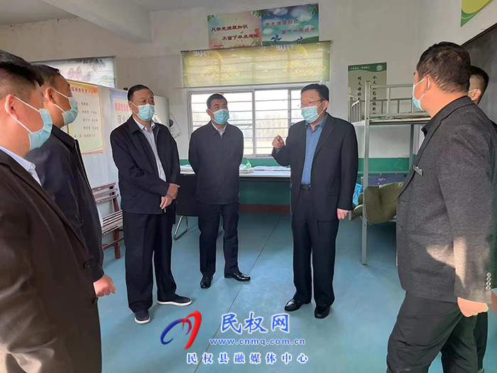 縣領(lǐng)導(dǎo)王玉軍、李國棟到部分鄉(xiāng)鎮(zhèn)學(xué)校檢查疫情防控工作