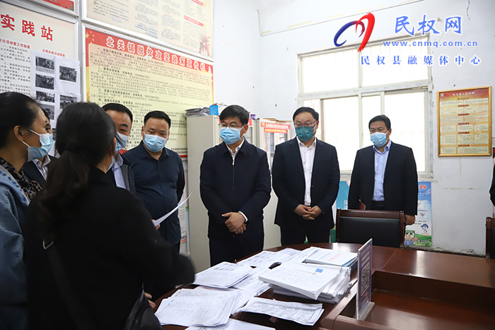 縣委書記張團(tuán)結(jié)調(diào)研鞏固脫貧攻堅(jiān)成果、戶廁改造、人居環(huán)境整治工作