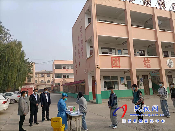縣委常委、宣傳部長、副縣長畢道喜到王橋鎮(zhèn)督導(dǎo)核酸檢測和返鄉(xiāng)人員排查管控情況