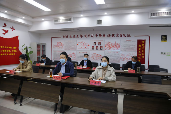 我縣組織收聽收看商丘市村（社區(qū)）“兩委”干部 駐村第一書記三年培訓(xùn)行動(dòng)開班儀式