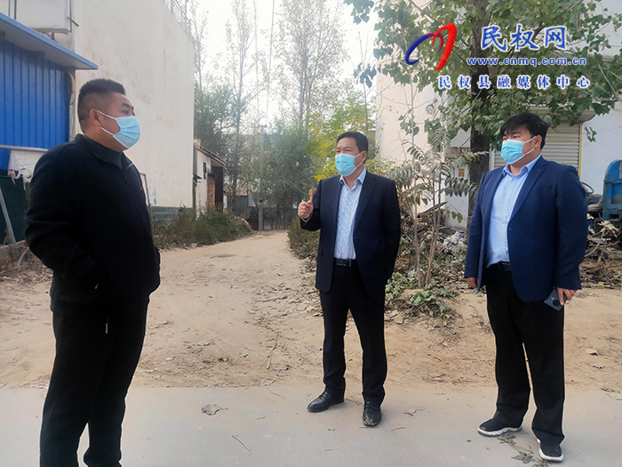 縣委常委、縣委辦公室主任吳杰到野崗鎮(zhèn)指導(dǎo)疫情防控工作