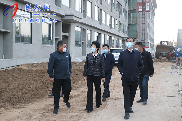 縣領(lǐng)導(dǎo)周燕、朱繼兵到縣委黨校二期施工工地查看建設(shè)情況