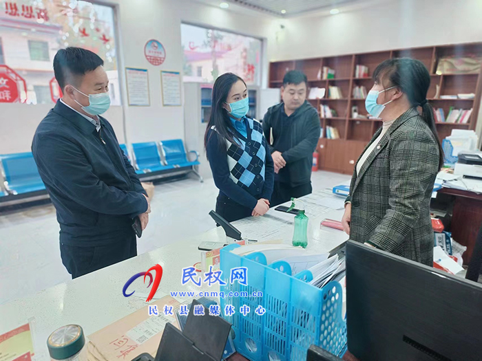 副縣長朱琳到老顏集鄉(xiāng)督導(dǎo)脫貧攻堅(jiān)后評(píng)估、疫情防控、保障重點(diǎn)企業(yè)用工等工作