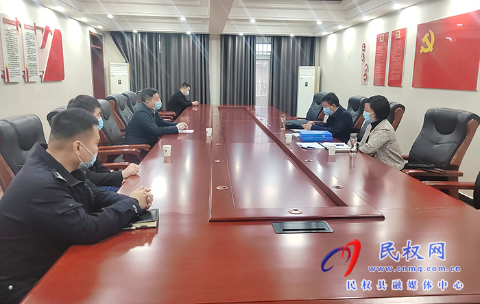 縣委常委、政法委書記陳鴻志到王莊寨鎮(zhèn)暗訪督導(dǎo)信訪維穩(wěn)、“三零”創(chuàng)建等工作