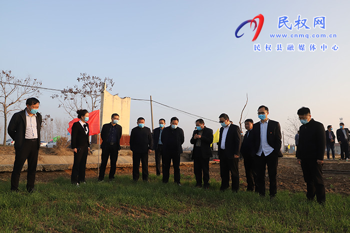商丘市現(xiàn)代農(nóng)業(yè)產(chǎn)業(yè)園暨冬小麥管理現(xiàn)場會(huì)在林七鄉(xiāng)舉行