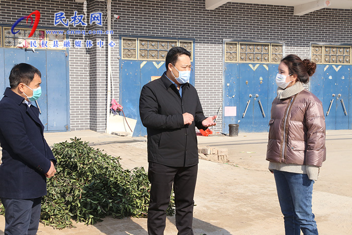 縣委常委、組織部長(zhǎng)王義彬暗訪督導(dǎo)軟弱渙散村黨組織整頓、“五星”支部創(chuàng)建和駐村“第一書記”在崗履職情況