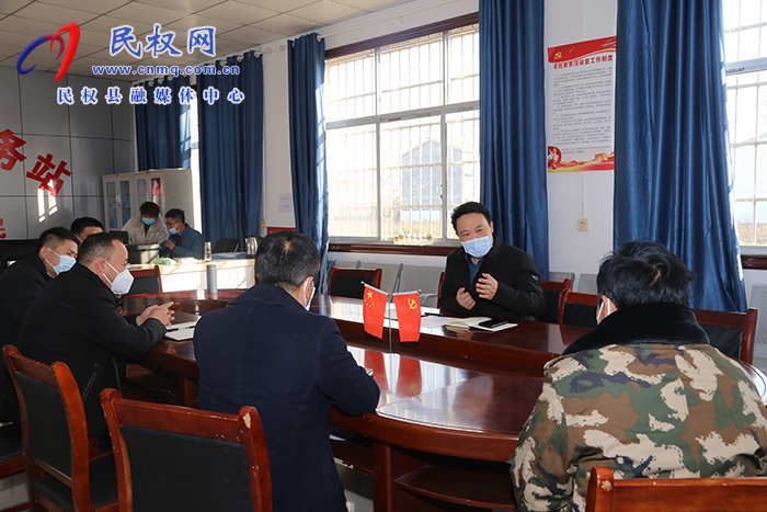 縣委常委、組織部長(zhǎng)王義彬暗訪督導(dǎo)軟弱渙散村黨組織整頓、“五星”支部創(chuàng)建和駐村“第一書記”在崗履職情況