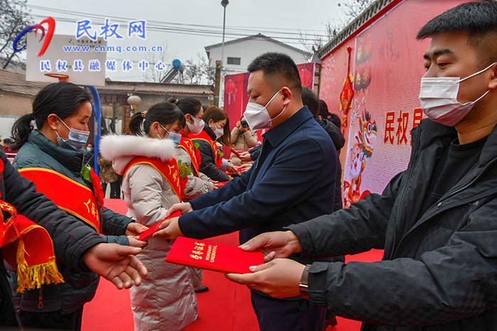 民權縣人和鎮(zhèn)舉辦鄉(xiāng)村春節(jié)聯(lián)歡會喜迎新春