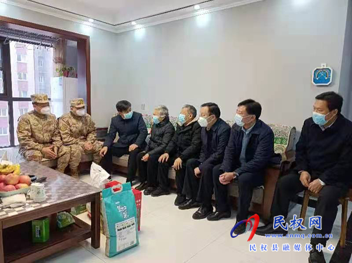 市人大常委會(huì)副主任、縣委書(shū)記張團(tuán)結(jié)看望慰問(wèn)“三屬人員”