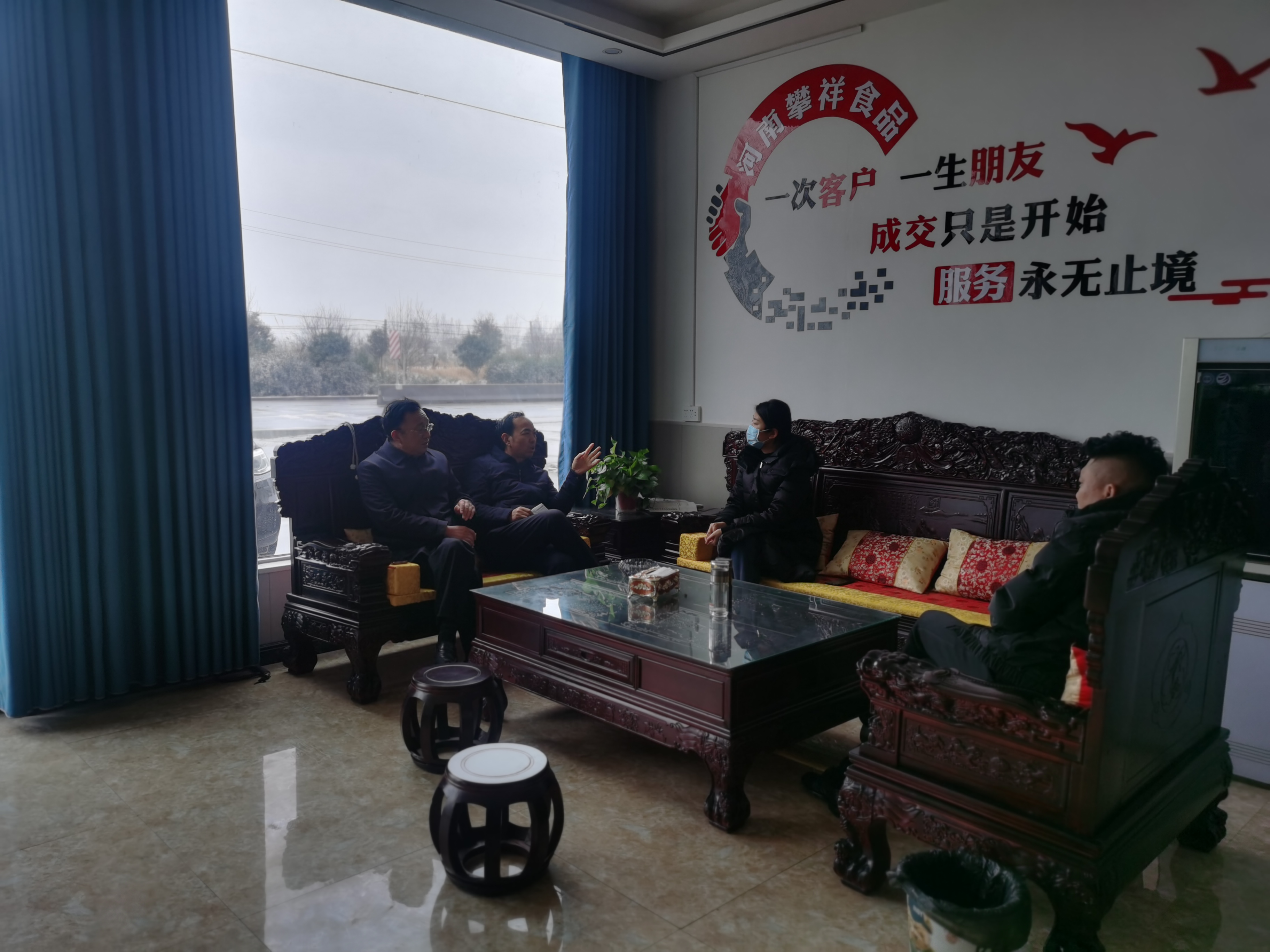 縣領(lǐng)導(dǎo)韓德勇、李國棟對雙塔鎮(zhèn)重點企業(yè)進(jìn)行調(diào)研走訪