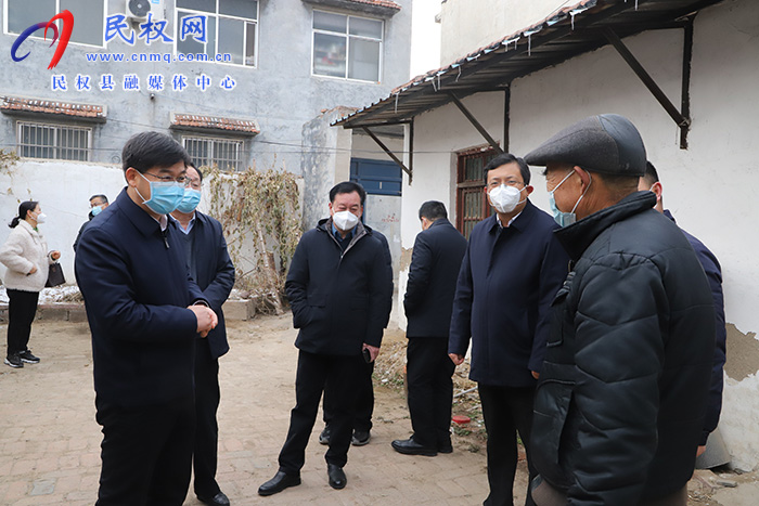 市人大常委會(huì)副主任、縣委書記張團(tuán)結(jié)走訪慰問(wèn)特困職工、困難群眾及企業(yè)軍轉(zhuǎn)干部 市人大常委會(huì)副主任、縣委書記張團(tuán)結(jié)走訪慰問(wèn)特困職工、困難群眾及企業(yè)軍轉(zhuǎn)干部