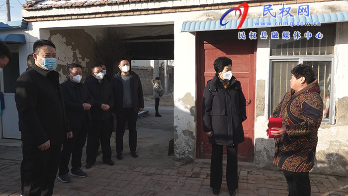 縣人大常委會(huì)主任周燕走訪慰問(wèn)困難職工、特困居民等