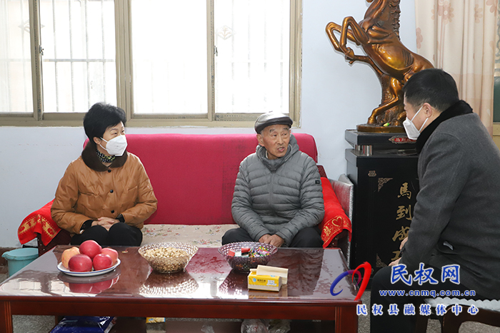 縣人大常委會(huì)主任周燕走訪慰問實(shí)職縣級(jí)退休干部