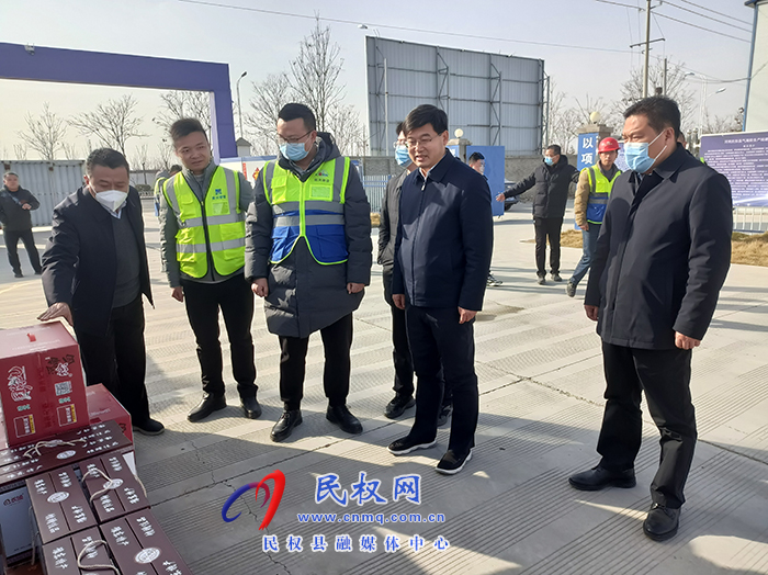 市人大常委會(huì)副主任、縣委書記張團(tuán)結(jié)到企業(yè)開(kāi)展春節(jié)走訪慰問(wèn)
