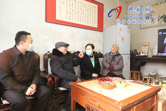 縣委副書記、縣長(zhǎng)王靜嫻看望慰問實(shí)職縣級(jí)退休干部