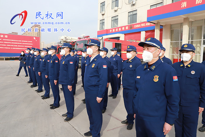 市人大常委會副主任、縣委書記張團結(jié)率隊走訪慰問駐民部隊官兵和消防指戰(zhàn)員