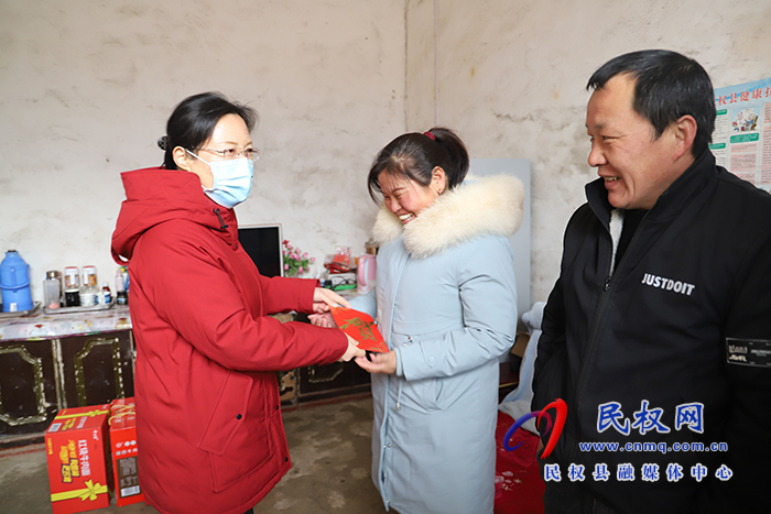 縣委副書記、縣長王靜嫻走訪慰問幫扶聯(lián)系戶