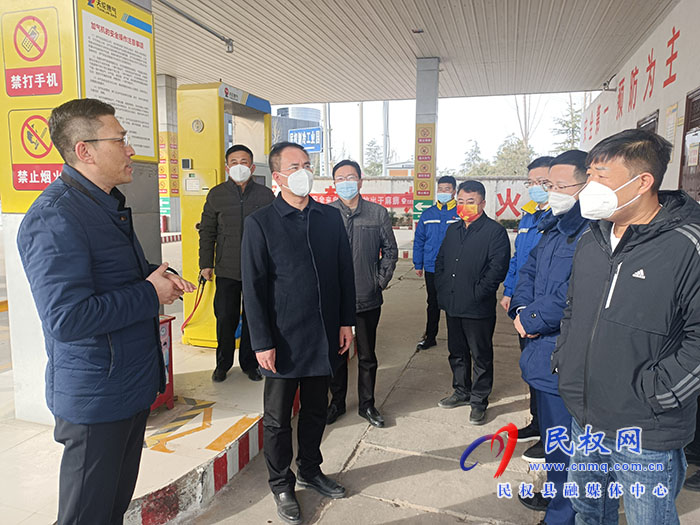 縣委常委、常務(wù)副縣長(zhǎng)王景義檢查節(jié)前食品供應(yīng)和安全生產(chǎn)工作