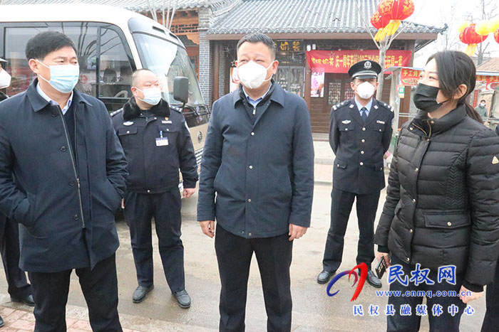 副縣長(zhǎng)、縣公安局黨組書記、局長(zhǎng)賈濤查看游樂(lè)場(chǎng)所安全生產(chǎn)工作