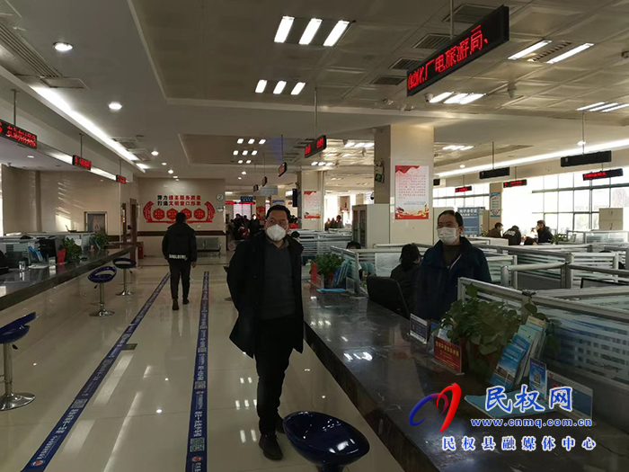 民權(quán)縣文化廣電旅游局黨組書記、局長趙世忠到行政服務(wù)中心文廣局窗口調(diào)研