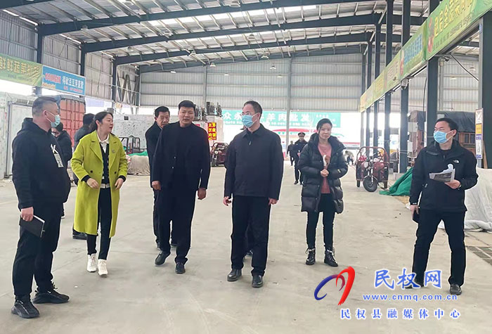 縣委常委、常務(wù)副縣長王景義督導(dǎo)文明城市創(chuàng)建工作市場組工作