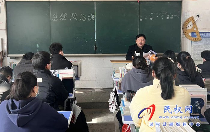 縣領導陳進領到胡集回中講思政課