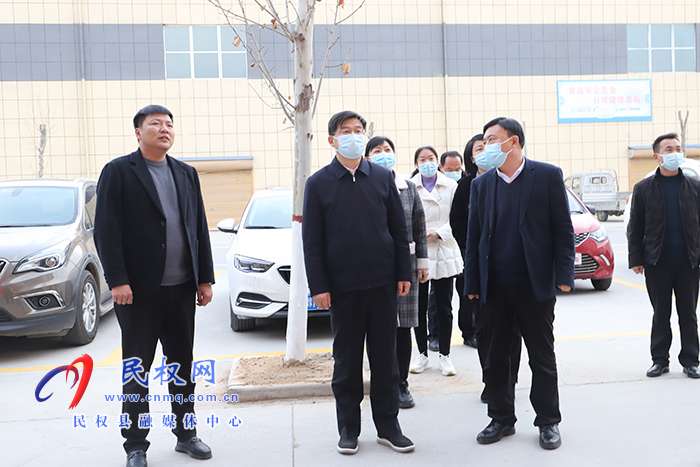 市人大常委會副主任、縣委書記張團結調研食品安全“兩個責任”落實情況
