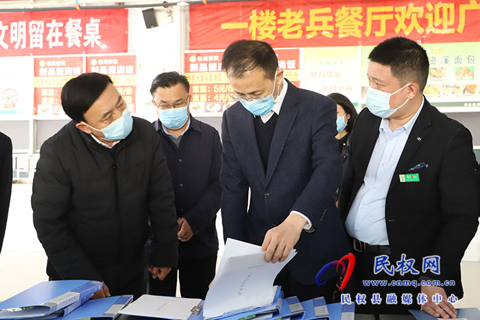 副市長袁道強(qiáng)蒞民調(diào)研督導(dǎo)食品安全“兩個(gè)責(zé)任”落實(shí)情況