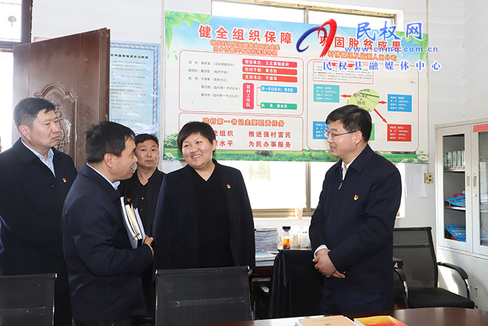 市人大常委會副主任、縣委書記張團(tuán)結(jié)督促指導(dǎo)軟弱渙散村整頓工作