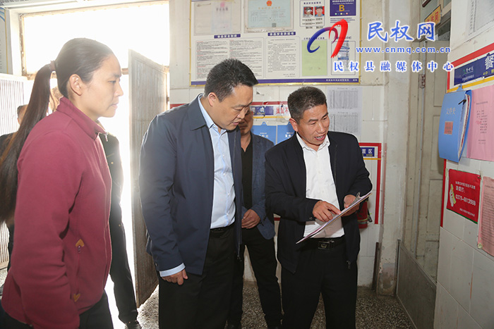 縣委常委、組織部長王義彬督導(dǎo)食品安全“兩個責(zé)任”工作落實(shí)情況